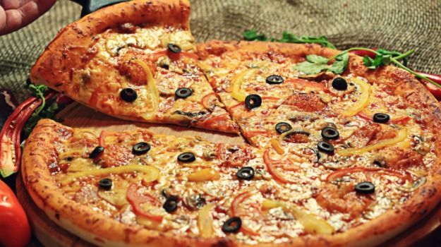 pizza-junk-food_625x350_61452669531