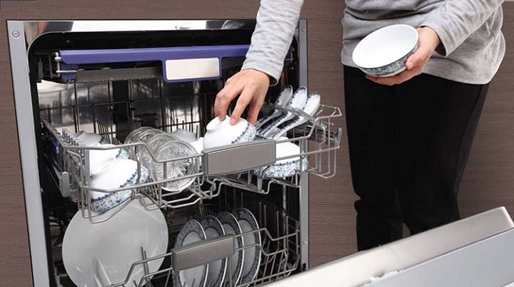 máy rửa chén có dùng được nước rửa chén không